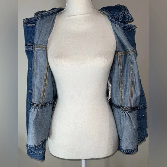 Levi's Women’s Prairie Denim Ruffle Trucker Jacket In Medium Wash Sz M NWT - Picture 10 of 12